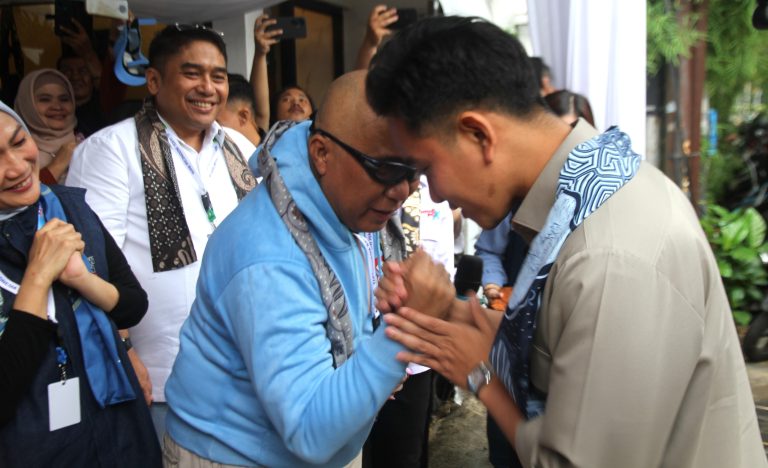 Gibran Rakabuming Raka dengan Ricky Tamba