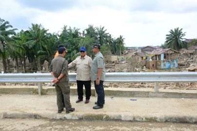 Prabowo Saksikan Kayu Gelondongan, Kerusakan Hutan Jadi Pemicu Bencana Lingkungan di Sumatera