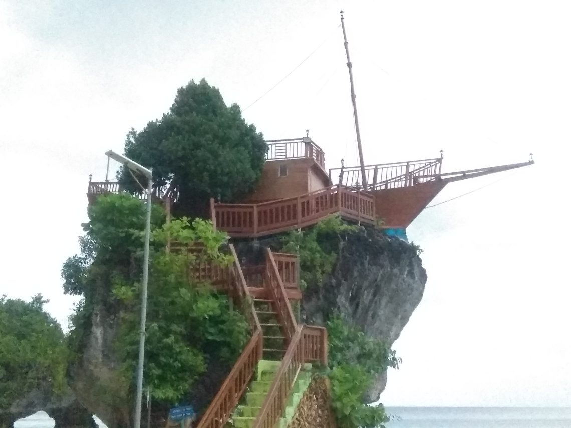 Replika Perahu Boti di Buton