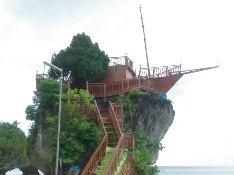 Replika Perahu Boti di Buton