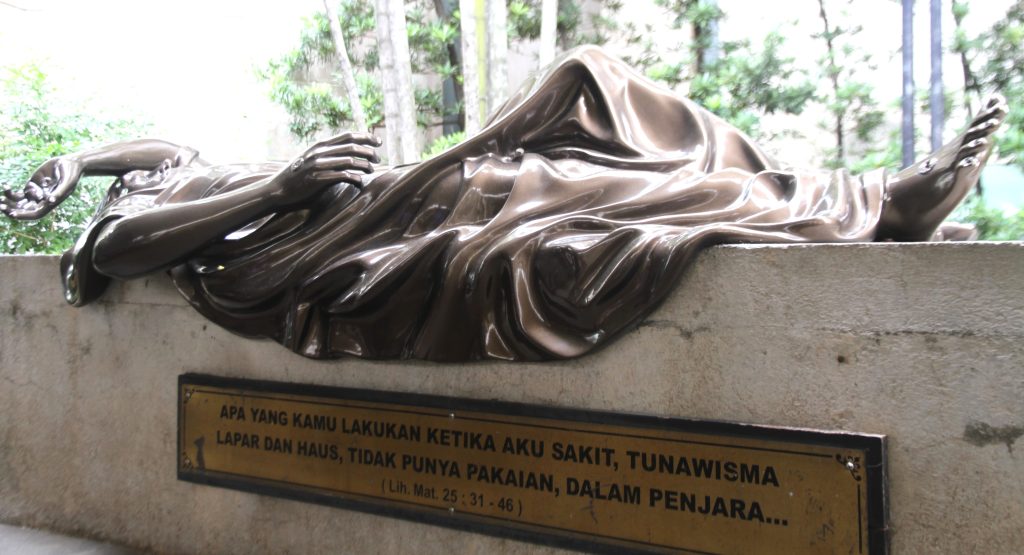 Foto Yesus Terbaring Sakit di Katedral Jakarta