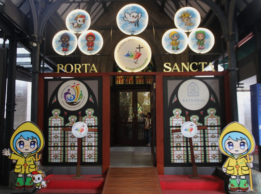 Porta Sancta atau Pintu Suci di Katedral Jakarta