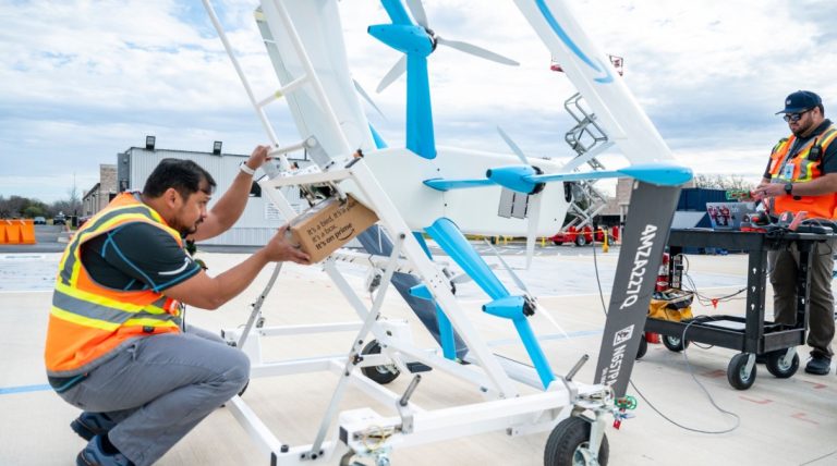 Drone Amazon untuk Mengantarkan Paket Pesanan Konsumen