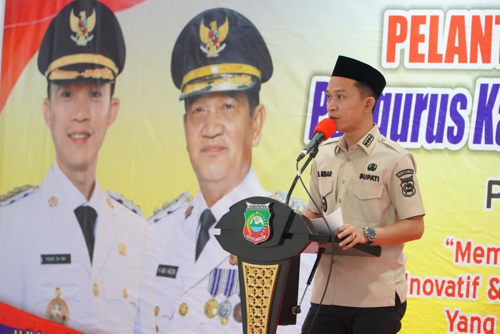 Bupati Ikrar melantik Pengurus Karang Taruna Konawe Utara