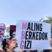Peserta aksi Aliansi Perempuan Indonesia (API) mengangkat poster bertuliskan "Maling Berkedok Gizi" saat demonstrasi di kawasan Jakarta Pusat, Kamis (18/6/2026). Aksi tersebut menyuarakan berbagai tuntutan terkait kondisi ekonomi dan kebijakan pemerintah.