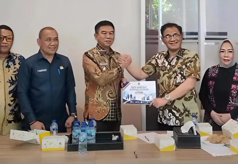 Irham Kalenggo Paparkan Tingkat Kemiskinan Konawe Selatan di Hadapan Budiman Sujatmiko