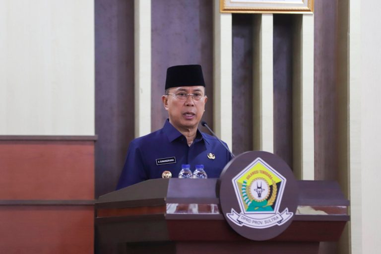 Gubernur Sulawesi Tenggara, Andi Sumangerukka dalam Rapat bersama DPRD Sulawesi Tenggara