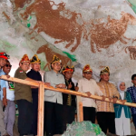 Kunjungan Menteri Kebudayaan Fadli Zon didampingi Gubernur Sulawesi Tenggara Andi Sumangerukka, Wakil Menteri Dalam Negeri, Anggota DPD RI Dapil Sultra, Direktur Jenderal Bina Pemerintahan Desa Kemendagri, serta Direktur Jenderal Pelindungan Kebudayaan dan Tradisi Kementerian Kebudayaan. Laode Syarif Mantan Ketua KPK RI di Liangkabori, Kabupaten Muna, Provinsi Sulawesi Tenggara, Sabtu (11/07/2026).